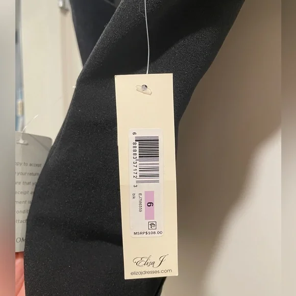 Off the shoulder velvet & crepe top - Picture 9 of 11